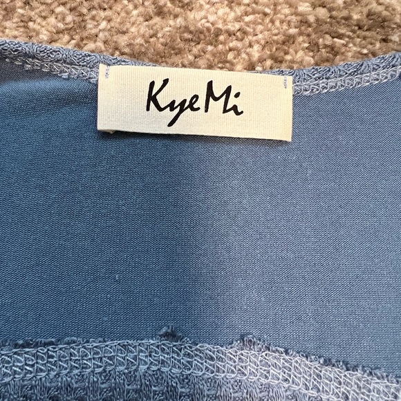 Kye Mi boutique-style top, blue, size M NEW - Picture 3 of 5